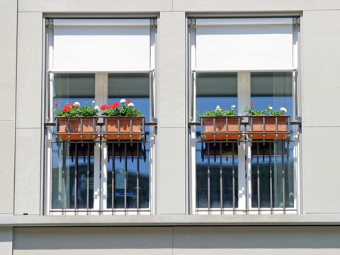 Balkon mit Blumenkasten
