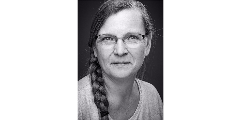 Fotoporträt einer Frau in schwarz-weiß