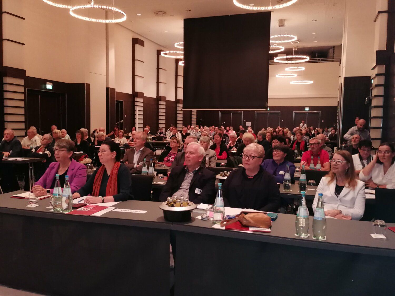 Publikum beim 25. Bundeskongress 2022 in Rostock