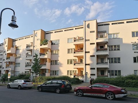 Gebäudezeile in der Mäckeritzstraße von Hans Scharoun in der Großsiedlung Siemensstadt