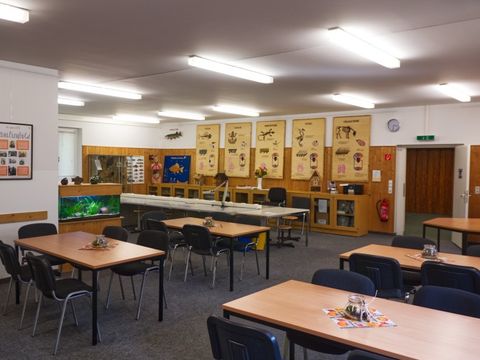 Bildvergrößerung: Klassenzimmer im Gebäude des Freilandlabors