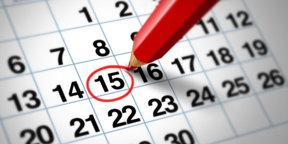 Kalender mit rotem Stift und markiertem Datum