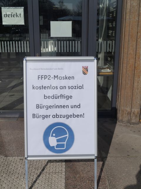 Bildvergrößerung: Bezirksamt Reinickendorf verteilt FFP2-Schutzmasken an Personen mit geringem Einkommen