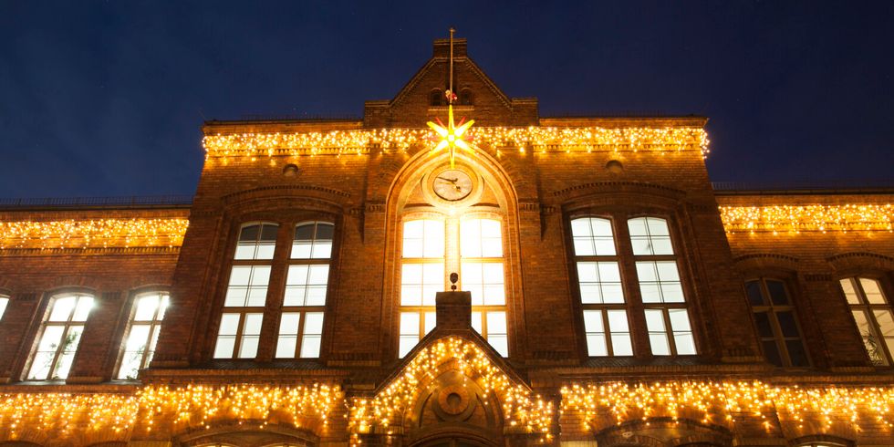 Kulturzentrum Alte Schule mit Weihnachtsbeleuchtung