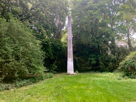 Obelisk im Schlosspark
