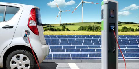E-Car mit Solartankstelle und Windkraft