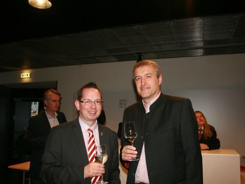 Bildvergrößerung: Bezirksbürgermeister Oliver Igel in Mürzzuschlag bei Bürgermeister Karl Rudischer