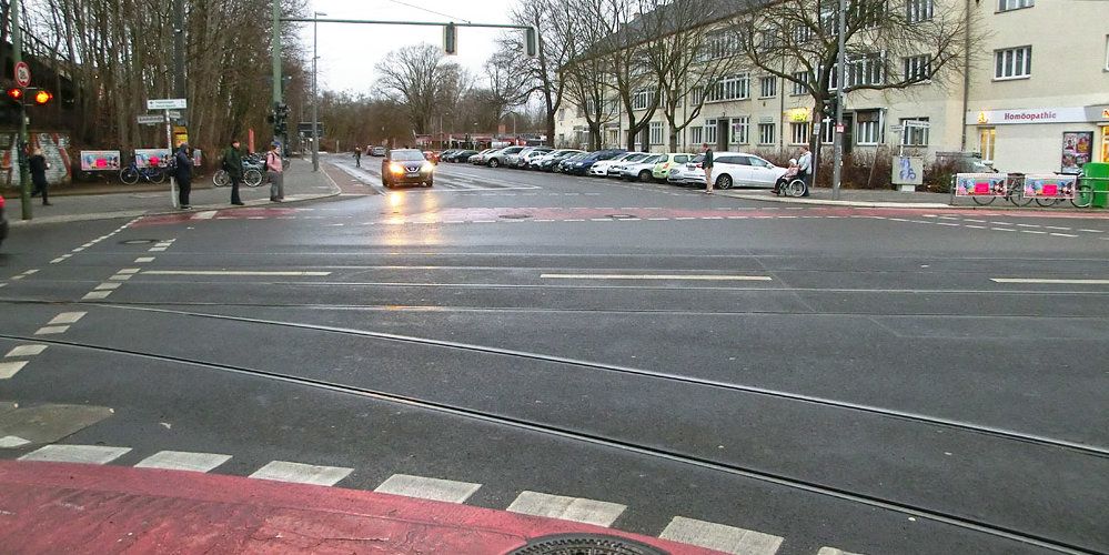 Kreuzung Bahnhofstraße/Am Bahndamm, Januar 2019. Hier beginnt die Westumfahrung der Bahnhofstraße.