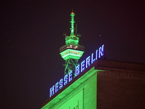 Funkturm sowie Schriftzug Messe Berlin