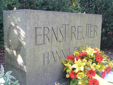 Bildvergrößerung: Waldfriedhof Zehlendorf Ehrengrab Reuter