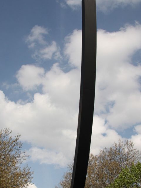 Bildvergrößerung: Die Skulptur Arc de 124,5 Grad an der Urania