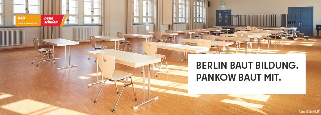 Header mit Ansicht eines großen und hellen Klassenraums mit Tischreihen und Stühlen: "Berlin baut bildung. Pankow baut mit."