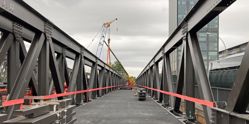 westlicher Behelfsbrückenüberbau, Blickrichtung Treptow, September 2021