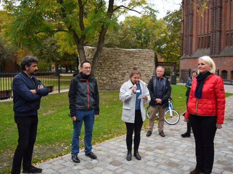 Wiedereröffnung des Köllnischen Parks mit Paul Spies (Direktor Stiftung Stadtmuseum), Bezirksbürgermeister Stephan von Dassel und Senatorin Regine Günther