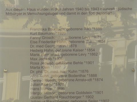 Gedenktafel für jüdische Bewohnerinnen und Bewohner an dem Haus Knesebeckstr. 18/19, 4.9.2012