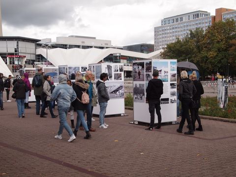 Die Ausstellung „50 Jahre Berliner Fernsehturm – zwischen Alltagsleben und Weltpolitik“