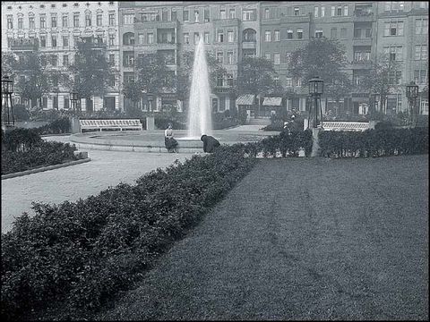Erwin Barth - Gustav-Adolf-Platz (Mierendorffplatz), Blick zur Fontäne, um 1915
