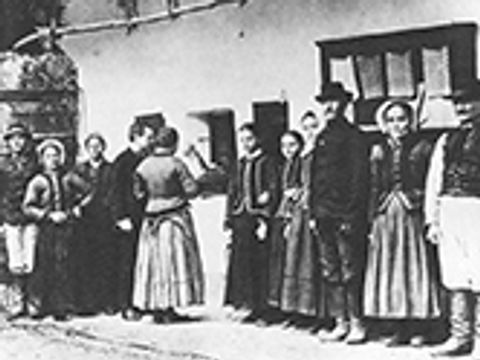 Bildvergrößerung: Bartók phonographiert Volkslieder (1907)