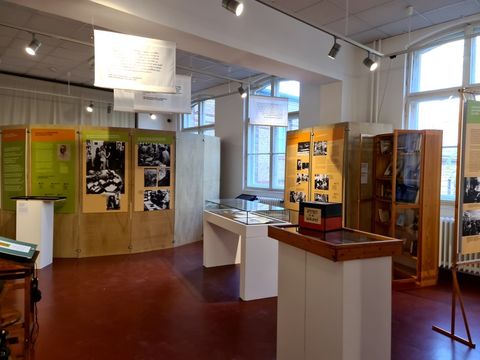 Ausstellung: „Ein gewaltiger Anstoß zum Handeln“ 40 Jahre Friedensbibliothek/Antikriegsmuseum