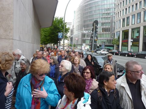 Am Allianz-Hochhaus, 10.5.2014, Foto: KHMM