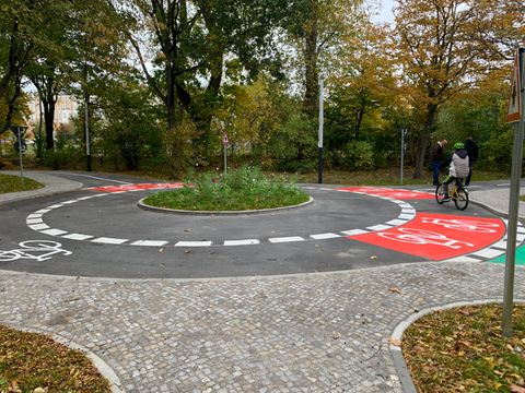 Eröffnung der neu gestalteten Verkehrsschule, kreisförmige Straße