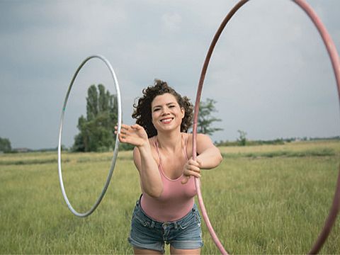 Hula-Hoop mit Scarlett Flamingo