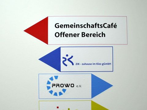 Eröffnung Betreutes Wohnen Havemannstrasse - Logos und Wegweiser