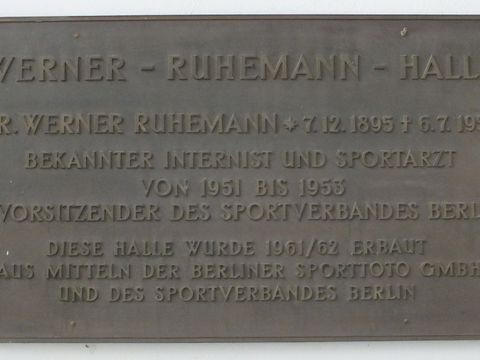 Bildvergrößerung: Gedenktafel für Werner Ruhmann