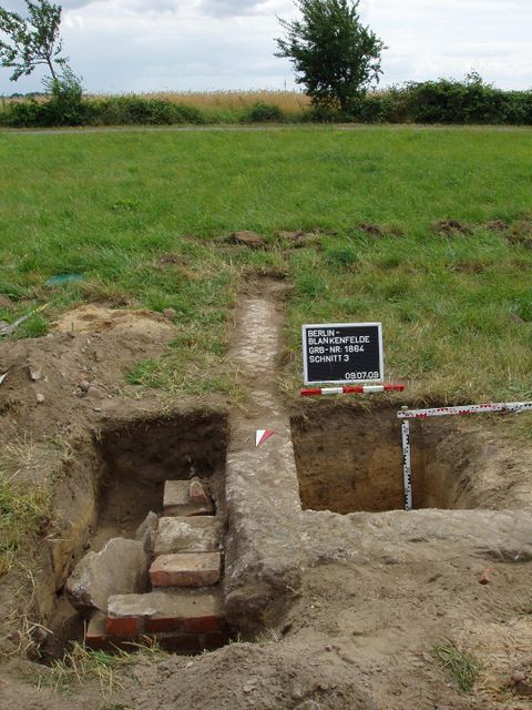 Bildvergrößerung: Ausgrabungen auf dem Gelände des Krankensammellagers Blankenfelde, Schnitt 3