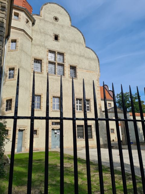 Bildvergrößerung: The Knast im ehemaligen Gefängnis Lichterfelde - Frontansicht 