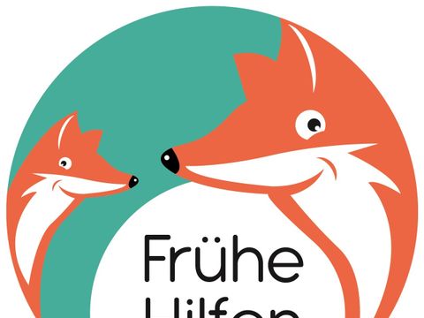 Bildvergrößerung: Wettbewerb um neues Logo für Jugendamtsangebot der „Frühen Hilfen“ - Bezirksstadtrat kürt Gewinnerin der Ernst-Litfaß-Schule