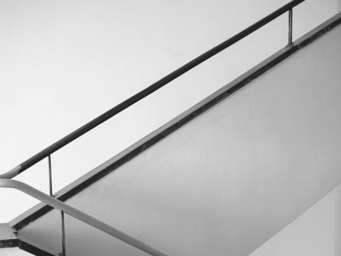 Bildvergrößerung: Hier sehen Sie eine Fotografie eines Treppenaufgangs mit Handlauf