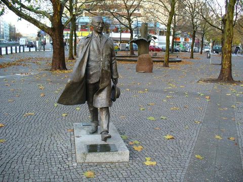 Konrad Adenauer auf dem Adenauerplatz, Foto: KHMM