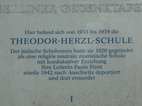 Gedenktafel für Paula Fürst und die Theodor-Herzl-Schule