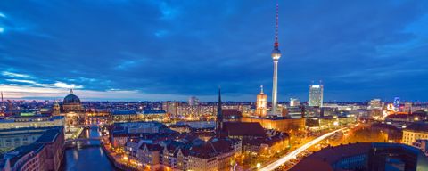 Blick über Berlins Zentrum imt Fernsehturm im Hintergrund