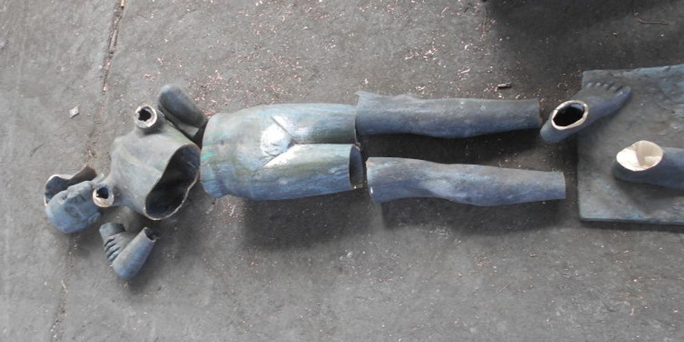 Skulptur „Schwimmer“ in zehn Einzelteile zerschnitten 