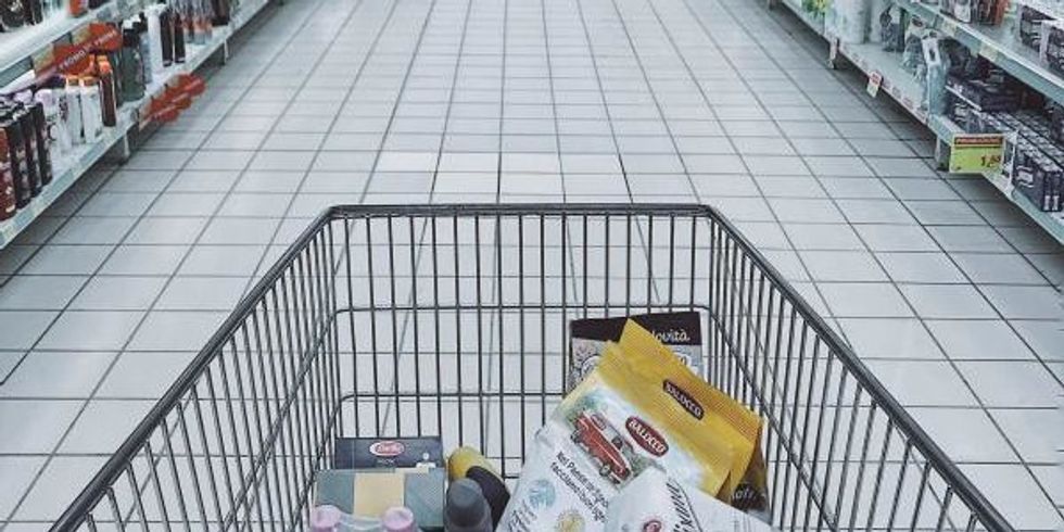 grocery cart with item