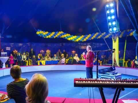Spendengala zugunsten Ukraine im Zirkus Mondeo