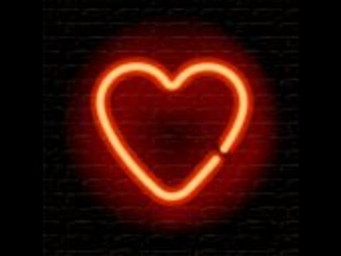 Rotes, Neon-Herz vor einer schwarzen Wand