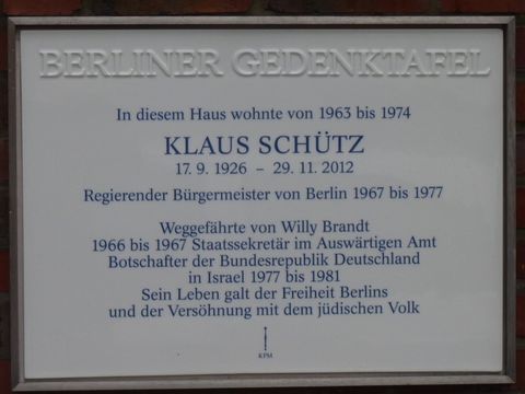 Bildvergrößerung: Gedenktafel für Klaus Schütz, 11.12.2014