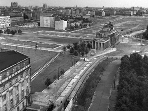 Aufbau der Berliner Mauer