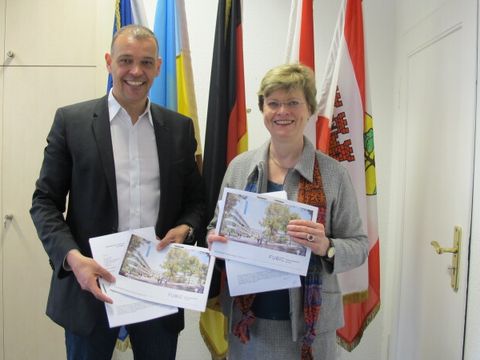 Unterzeichnung des Städtebaulichen Vertrags (Bezirksbürgermeisterin Cerstin Richter-Kotowski und WISTA-Geschäftsführer Roland Sillmann)