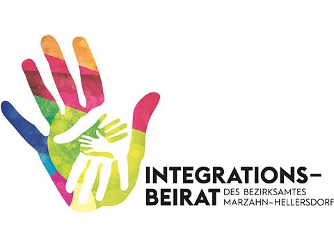 Mehrere Hände übereinander mit Schriftzug Integrationsbeirat des Bezirkes Marzahn-Hellersdorf