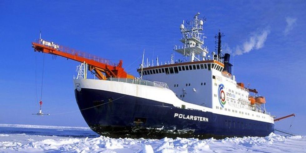 Das Forschungsschiff "Polarstern" im ewigen Eis