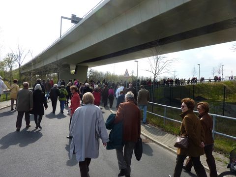Bildvergrößerung Auf dem Nonnendamm unter der Rudolf-Wissell-Brücke, 14.4.2012, Foto: KHMM