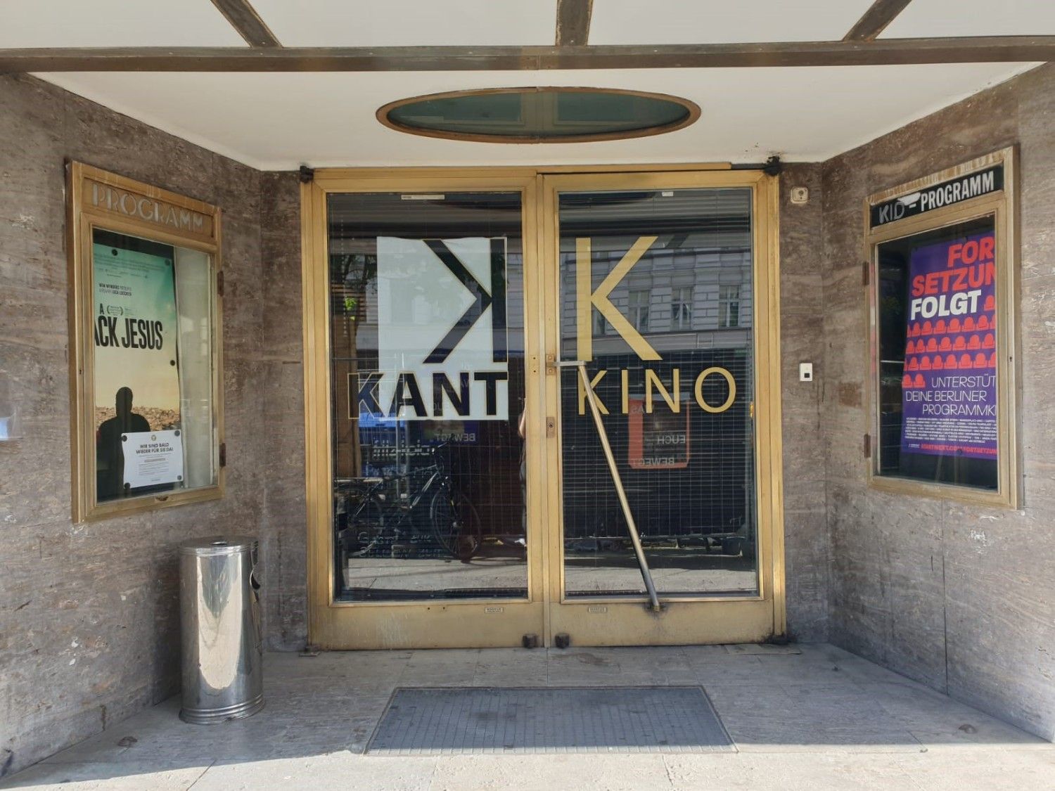 Eingang vom Kant Kino