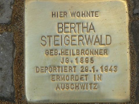 Stolperstein für Bertha Steigerwald, 24.10.2008, Foto: Wolfgang Knoll