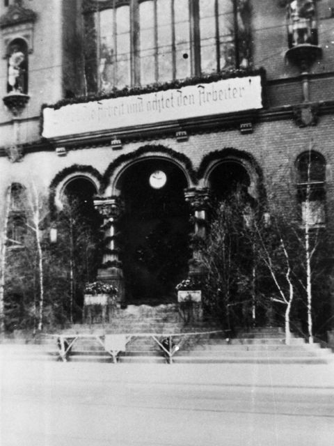 Eingang zum Rathaus 1937