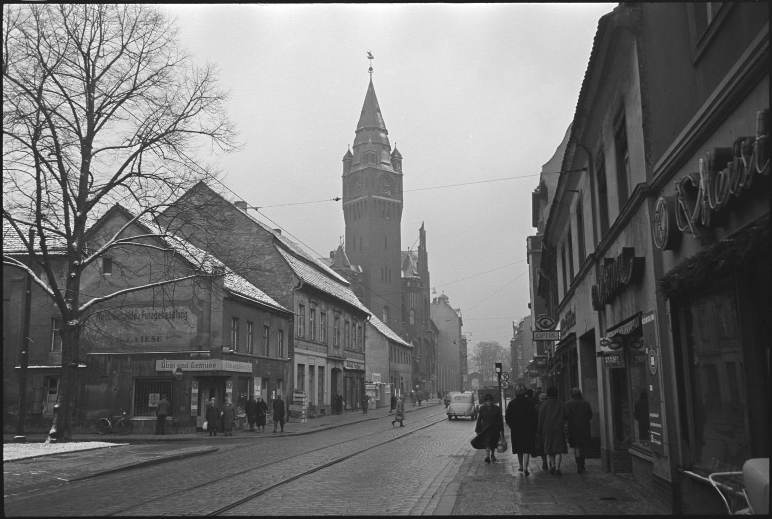Die Köpenicker Altstadt mit Blick auf das Rathaus, Januar 1966