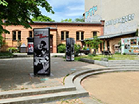 Kultur- und Bildungszentrum Sebastian Haffner, Hof mit Ausstellungshalle